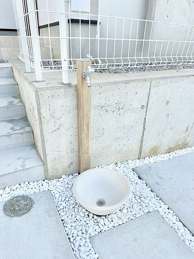 ■ガーデニングや洗車などの際に大活躍な屋外立水栓