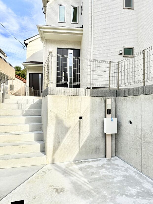 ■ シンプルで美しく、住まいの第一印象を彩る玄関です