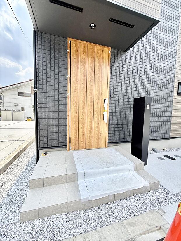 ■ 心地よい暮らしへとつながる、温かい玄関