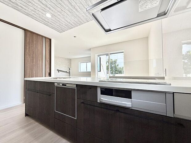 ■シンプルで機能的、毎日使いやすいキッチン