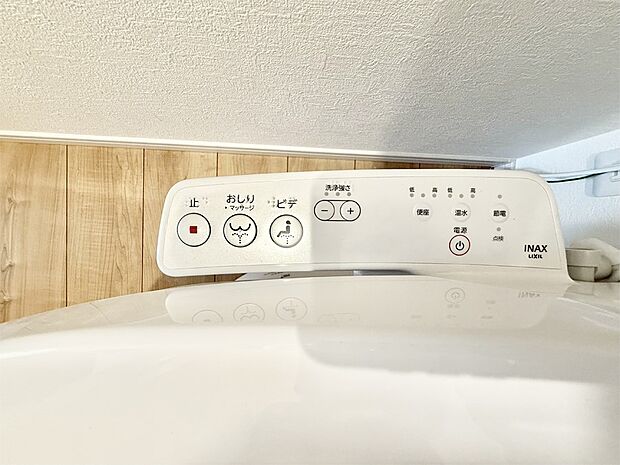 ■温水洗浄で快適、清潔感が保たれるシャワートイレ