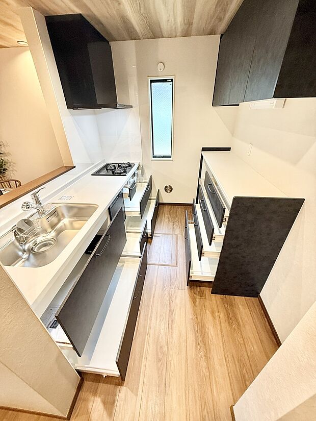 ■家族の絆を深める、温もりのあるキッチン