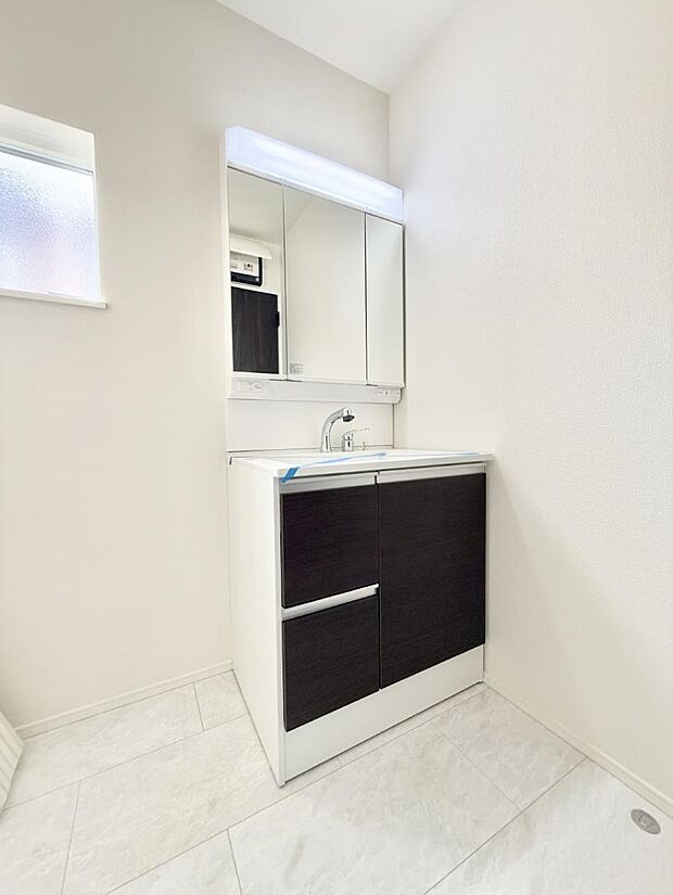 ■明るい洗面所は毎朝の歯磨きも楽しくできちゃいそうです♪