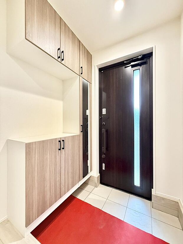 ■ 毎日を気持ちよく迎える、明るく温もりのある玄関