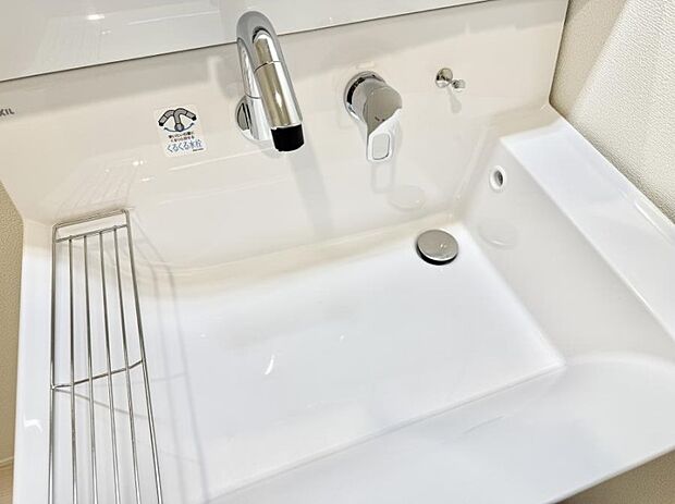 ■細かい部分まで洗いやすく便利なハンドシャワー付き