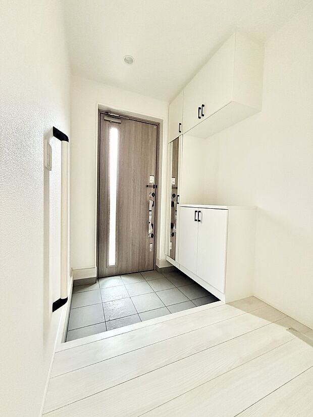 ■ 毎日を気持ちよく迎える、明るく温もりのある玄関