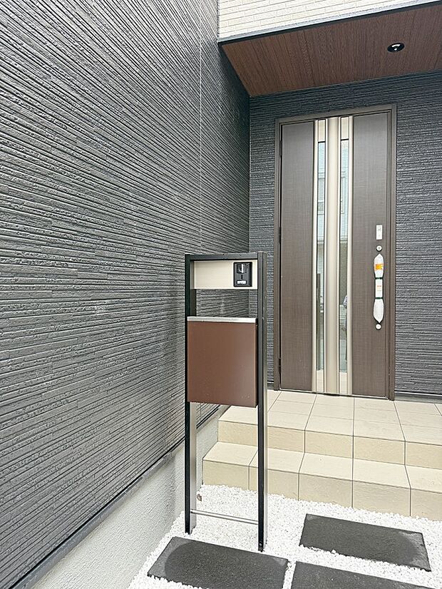 ■ 心地よい暮らしへとつながる、温かい玄関