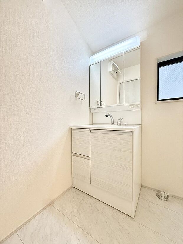 ■明るい洗面所は毎朝の歯磨きも楽しくできちゃいそうです♪