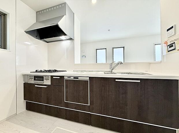 ■シンプルで機能的、毎日使いやすいキッチン