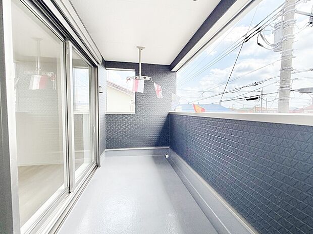 ■ 心地よい風と光を感じる、くつろぎのバルコニー