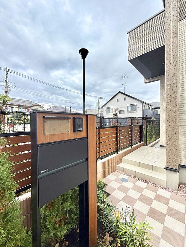 ■ シンプルで美しく、住まいの第一印象を彩る玄関です