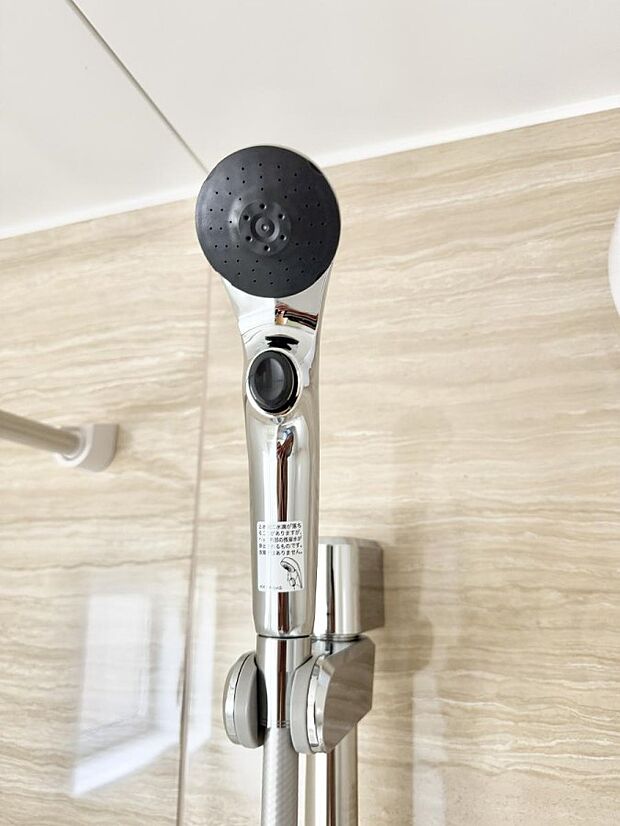 ■わざわざシャワー水栓のレバーまで手を伸ばす必要がなく、簡単に止水できる