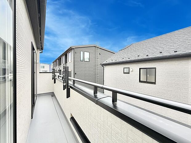 ■ 自然を身近に感じる、開放的なバルコニー