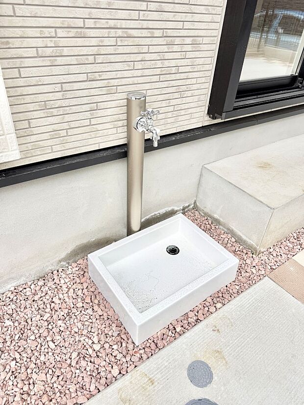 ■ガーデニングや洗車などの際に大活躍な屋外立水栓