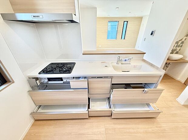 ■シンプルで機能的、毎日使いやすいキッチン