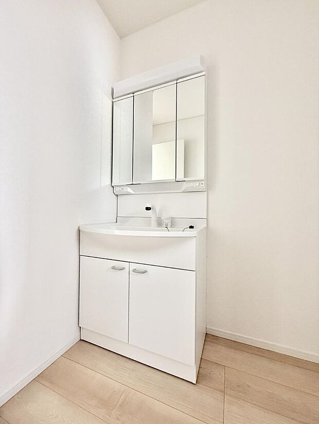 ■明るい洗面所は毎朝の歯磨きも楽しくできちゃいそうです♪