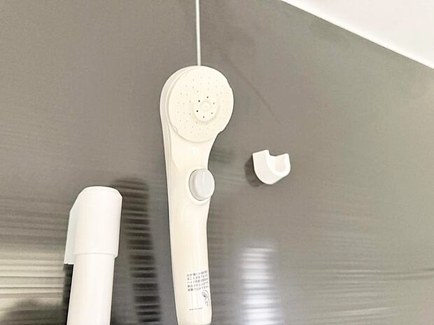 ■手元で簡単に止水できるため、水の無駄遣いを減らすことができます。