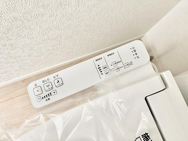 ■温水洗浄で快適、清潔感が保たれるシャワートイレ