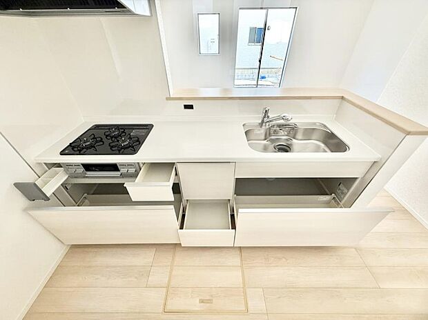 ■シンプルで機能的、毎日使いやすいキッチン