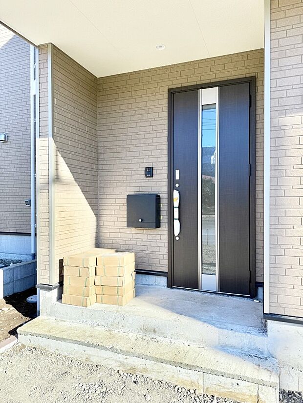 ■ シンプルで美しく、住まいの第一印象を彩る玄関です