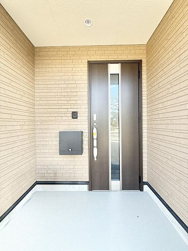 ■ シンプルで美しく、住まいの第一印象を彩る玄関です