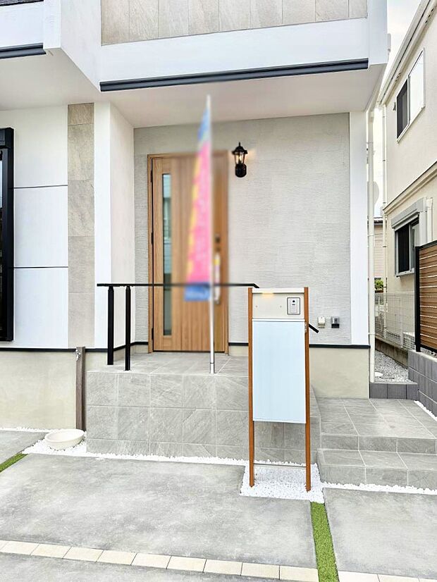 ■ 心地よい暮らしへとつながる、温かい玄関