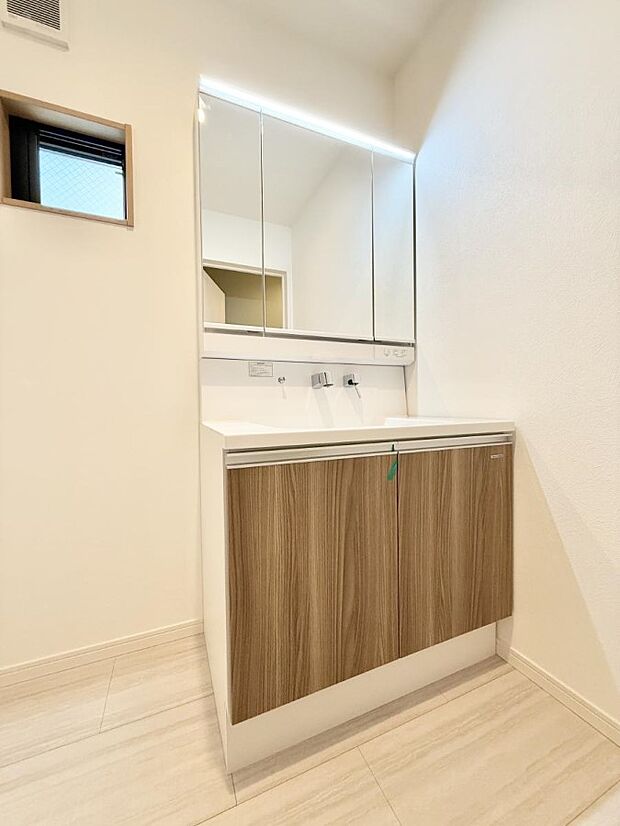 ■明るい洗面所は毎朝の歯磨きも楽しくできちゃいそうです♪