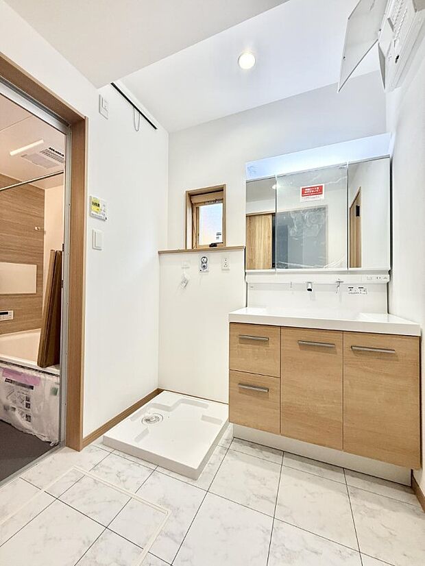 ■明るい洗面所は毎朝の歯磨きも楽しくできちゃいそうです♪