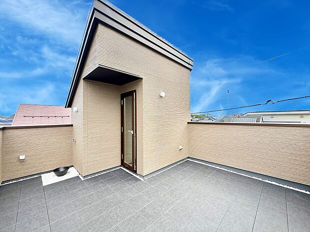 ■ 心地よい風と光を感じる、くつろぎのバルコニー