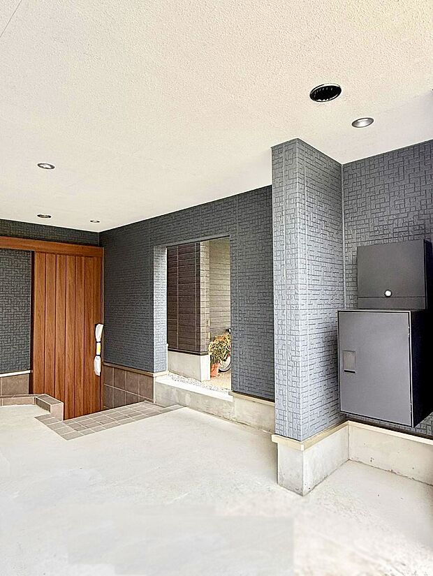 ■ 心地よい暮らしへとつながる、温かい玄関