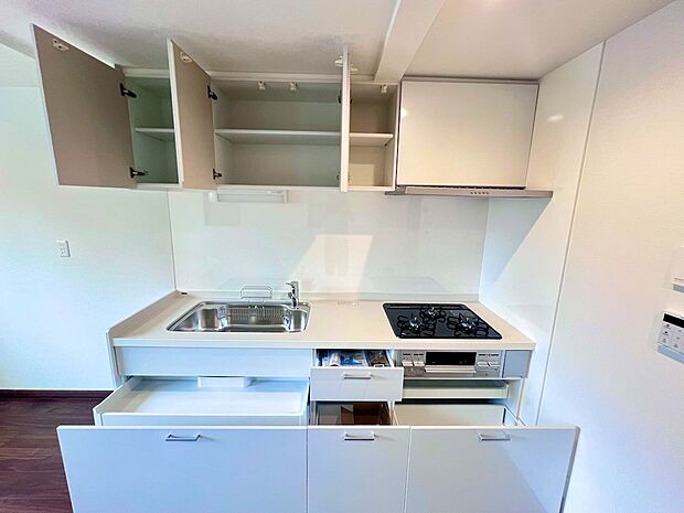 ■シンプルで機能的、毎日使いやすいキッチン