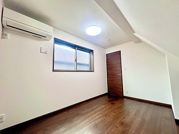 ■落ち着いた色合いのお部屋で穏やかな時間を楽しめます