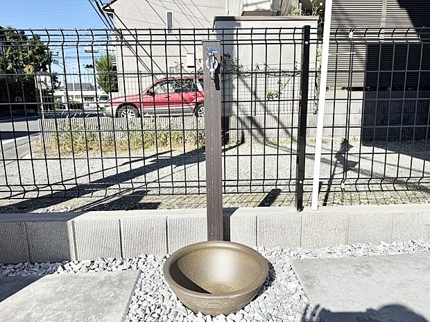 ■ガーデニングや洗車などの際に大活躍な屋外立水栓