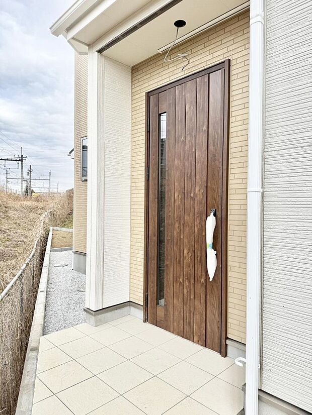 ■ シンプルで美しく、住まいの第一印象を彩る玄関です