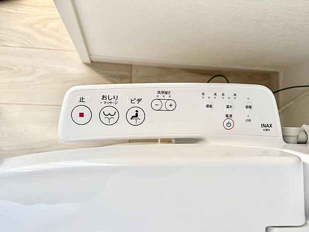 ■温水洗浄で快適、清潔感が保たれるシャワートイレ