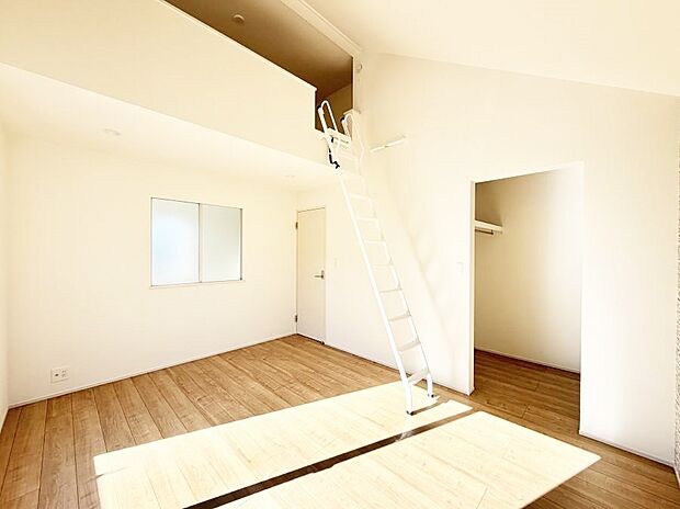 ■シンプルな空間で、収納付きベッドやデスクなど、多機能な家具を活用しやすいです