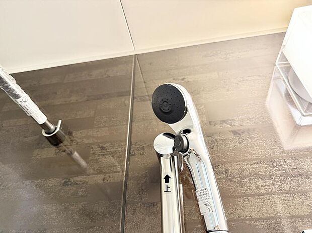 ■手元で簡単に止水できるため、水の無駄遣いを減らすことができます。