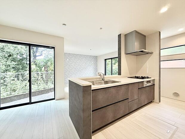 ■シンプルで機能的、毎日使いやすいキッチン