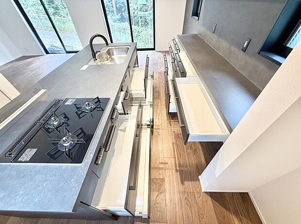 ■家族の絆を深める、温もりのあるキッチン