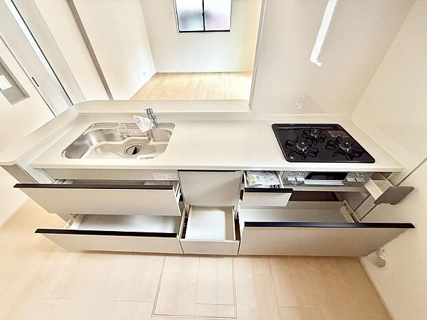 ■シンプルで機能的、毎日使いやすいキッチン