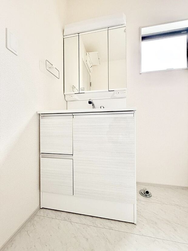 ■明るい洗面所は毎朝の歯磨きも楽しくできちゃいそうです♪