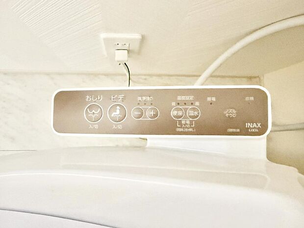 ■温水洗浄で快適、清潔感が保たれるシャワートイレ