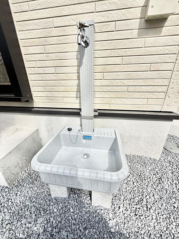 ■ガーデニングや洗車などの際に大活躍な屋外立水栓