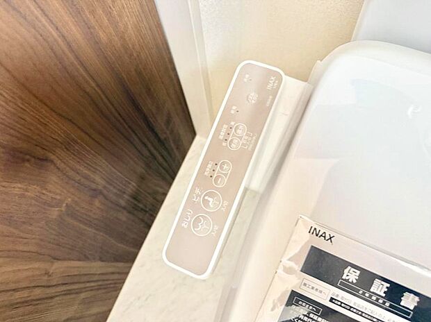 ■温水洗浄で快適、清潔感が保たれるシャワートイレ