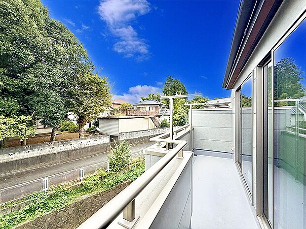 ■ 季節の移ろいを感じられる開放的な空間です