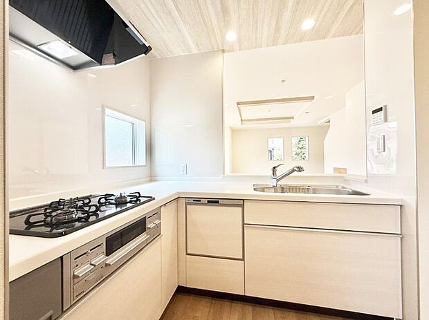 ■シンプルで機能的、毎日使いやすいキッチン