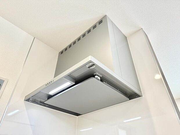 ■フードに覆われている為、匂いが換気扇に誘導され、効率的に排煙ができます