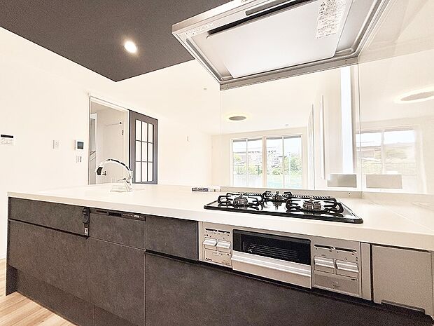 ■シンプルで美しく心地よい時間を生むキッチン空間