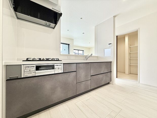 ■シンプルで機能的、毎日使いやすいキッチン