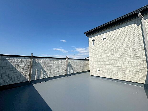 ■お洗濯やガーデニングがはかどる広々バルコニー